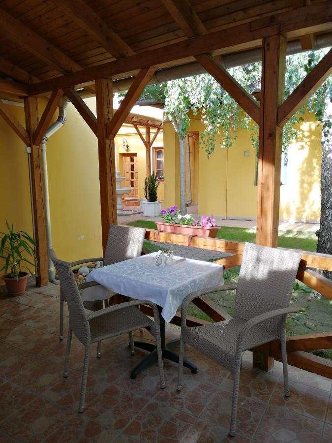 Karpatia Panzio Bed & Breakfast Estergon Dış mekan fotoğraf