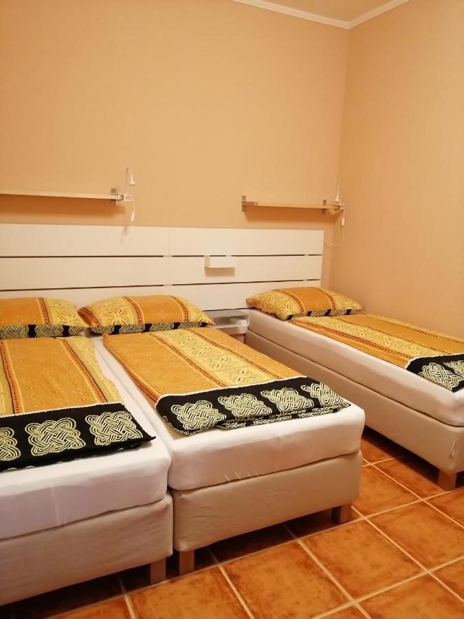 Karpatia Panzio Bed & Breakfast Estergon Dış mekan fotoğraf