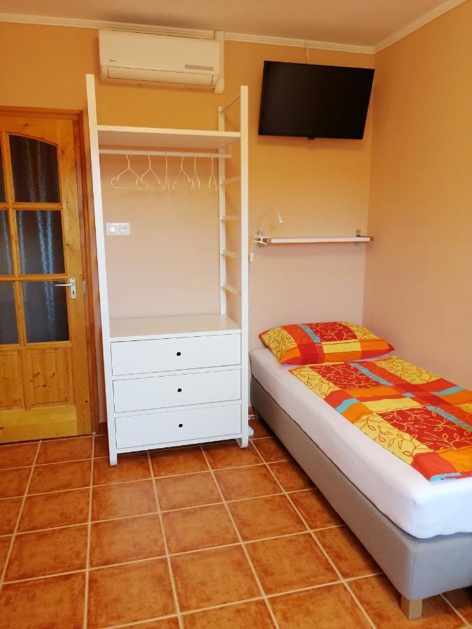 Karpatia Panzio Bed & Breakfast Estergon Dış mekan fotoğraf
